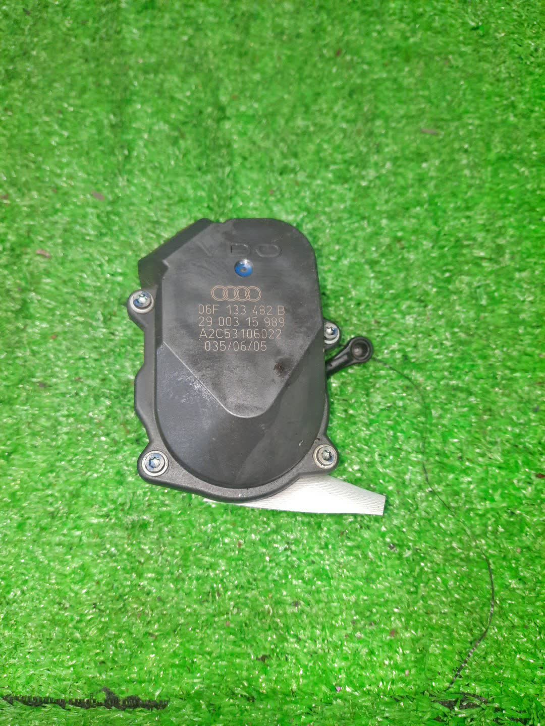 Прочее AUDI A4 8EC BWE 06F133482B 1 ракурс