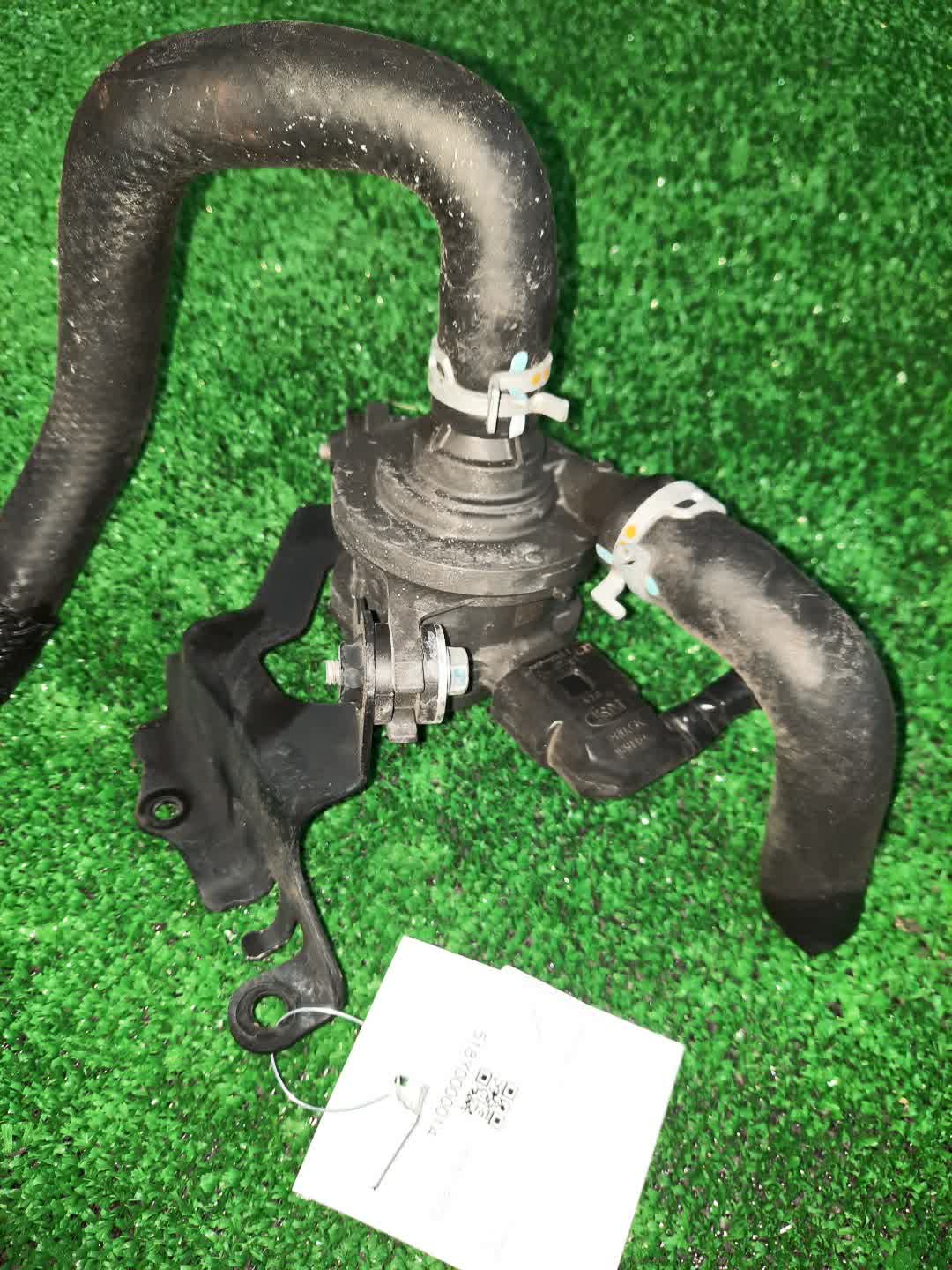 Помпа инвертора LEXUS NX300 AGZ15 8AR-FTS 161B0-36010 1 ракурс