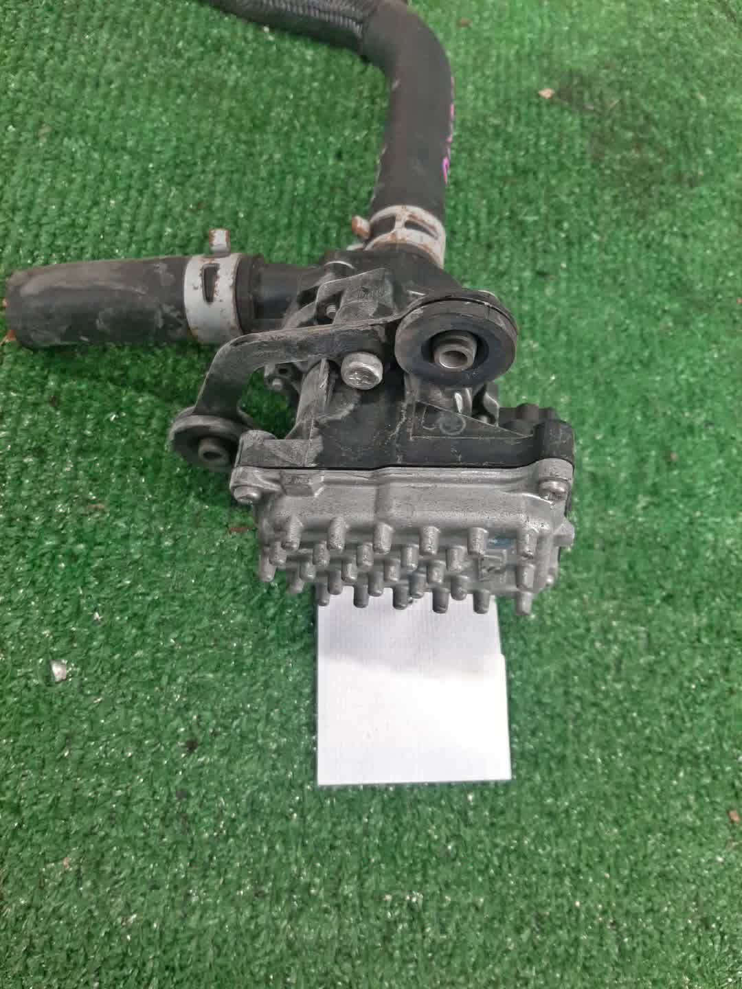 Помпа инвертора TOYOTA SAI AZK10 2AZ-FXE 1 ракурс
