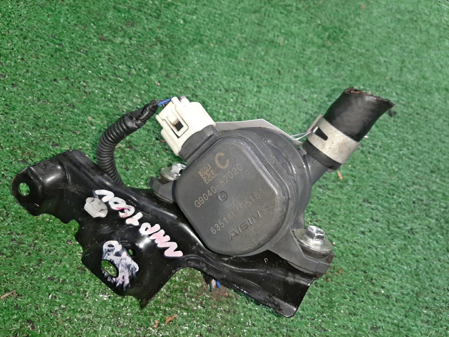 Помпа инвертора TOYOTA PROBOX NCP160V 1NZ-FE G9040-52020 1 ракурс