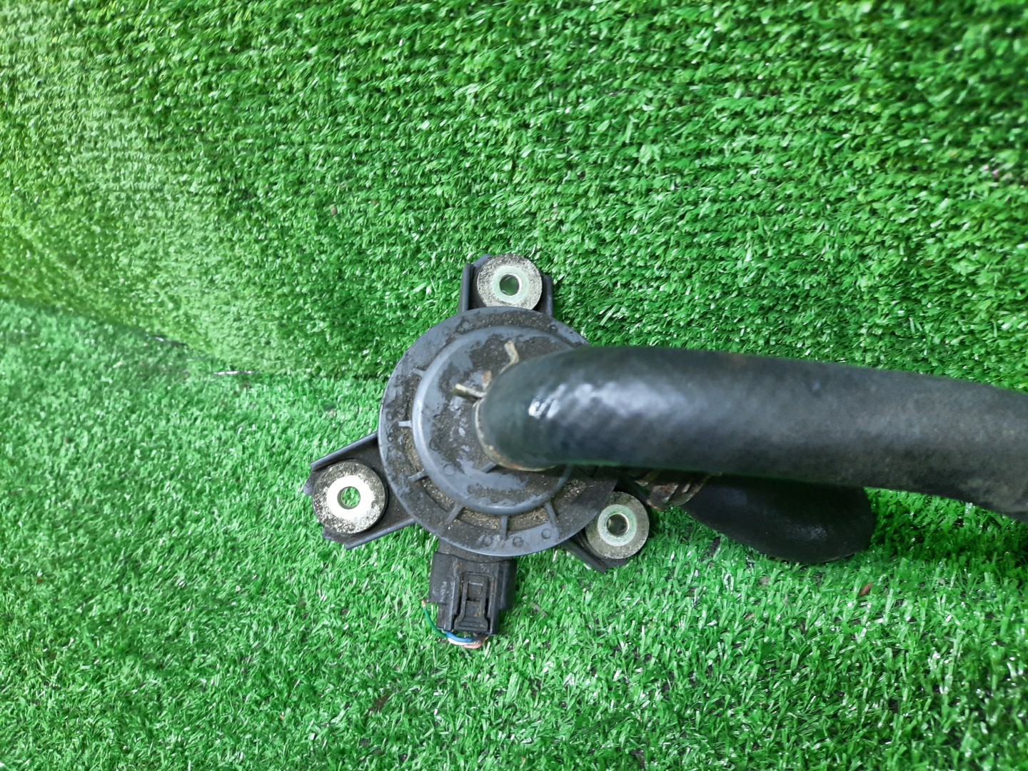 Помпа инвертора TOYOTA AQUA NHP10 G9040-52010 2 ракурс