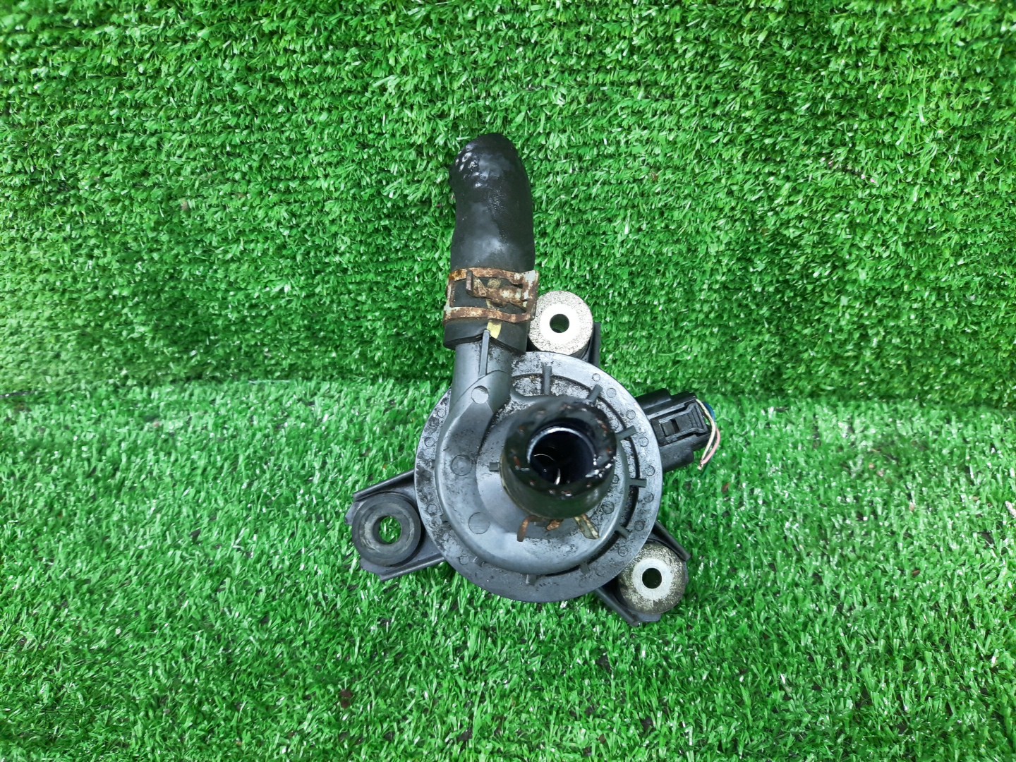 Помпа инвертора TOYOTA AQUA NHP10 G9040-52010 2 ракурс