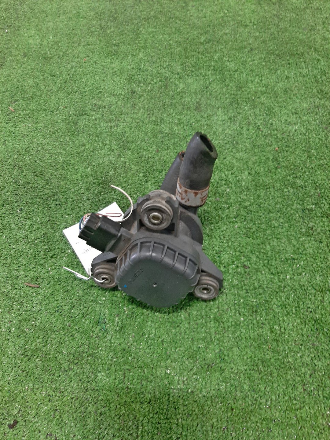 Помпа инвертора TOYOTA AQUA NHP10 1NZ-FXE G9040-52010 3 ракурс