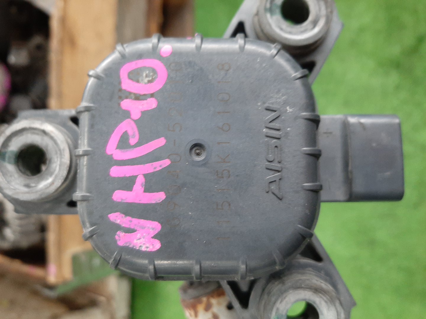 Помпа инвертора TOYOTA AQUA NHP10 1NZ-FXE G9040-52010 2 ракурс