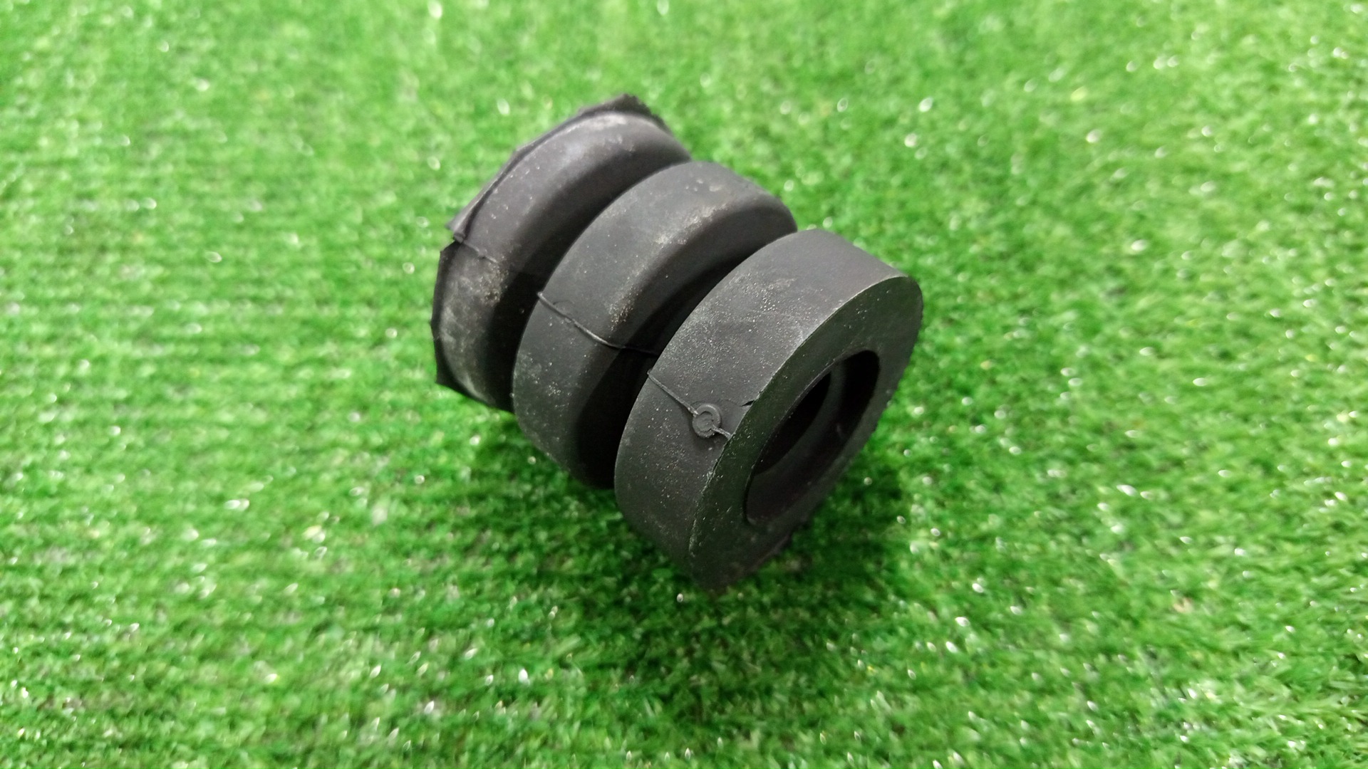 Подушка кузова TOYOTA FJ CRUISER GSJ15 52202-35090 1 ракурс