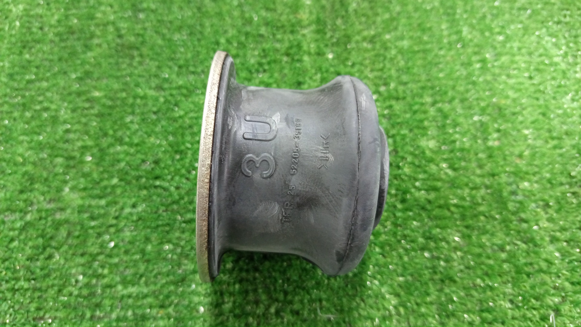 Подушка кузова TOYOTA FJ CRUISER GSJ15 52205-35160 3 ракурс