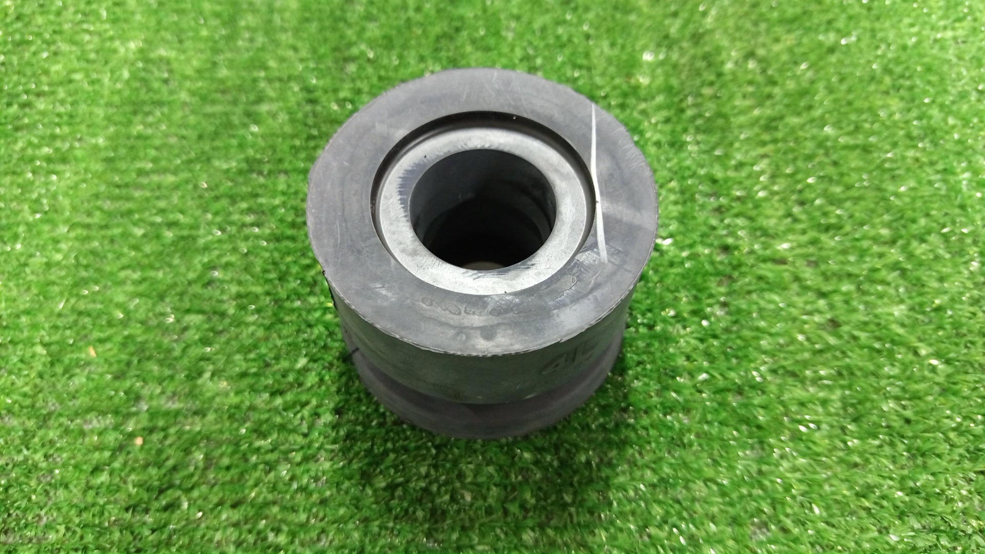 Подушка кузова TOYOTA FJ CRUISER GSJ15 52208-35050 1 ракурс