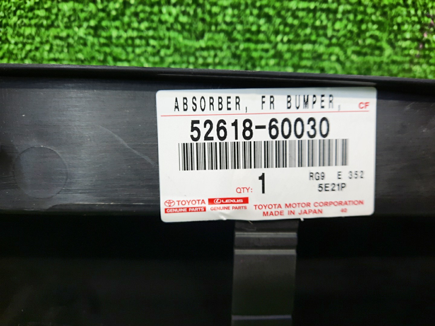 Наполнитель бампера TOYOTA LAND CRUISER VJA300W 52618-60030 3 ракурс