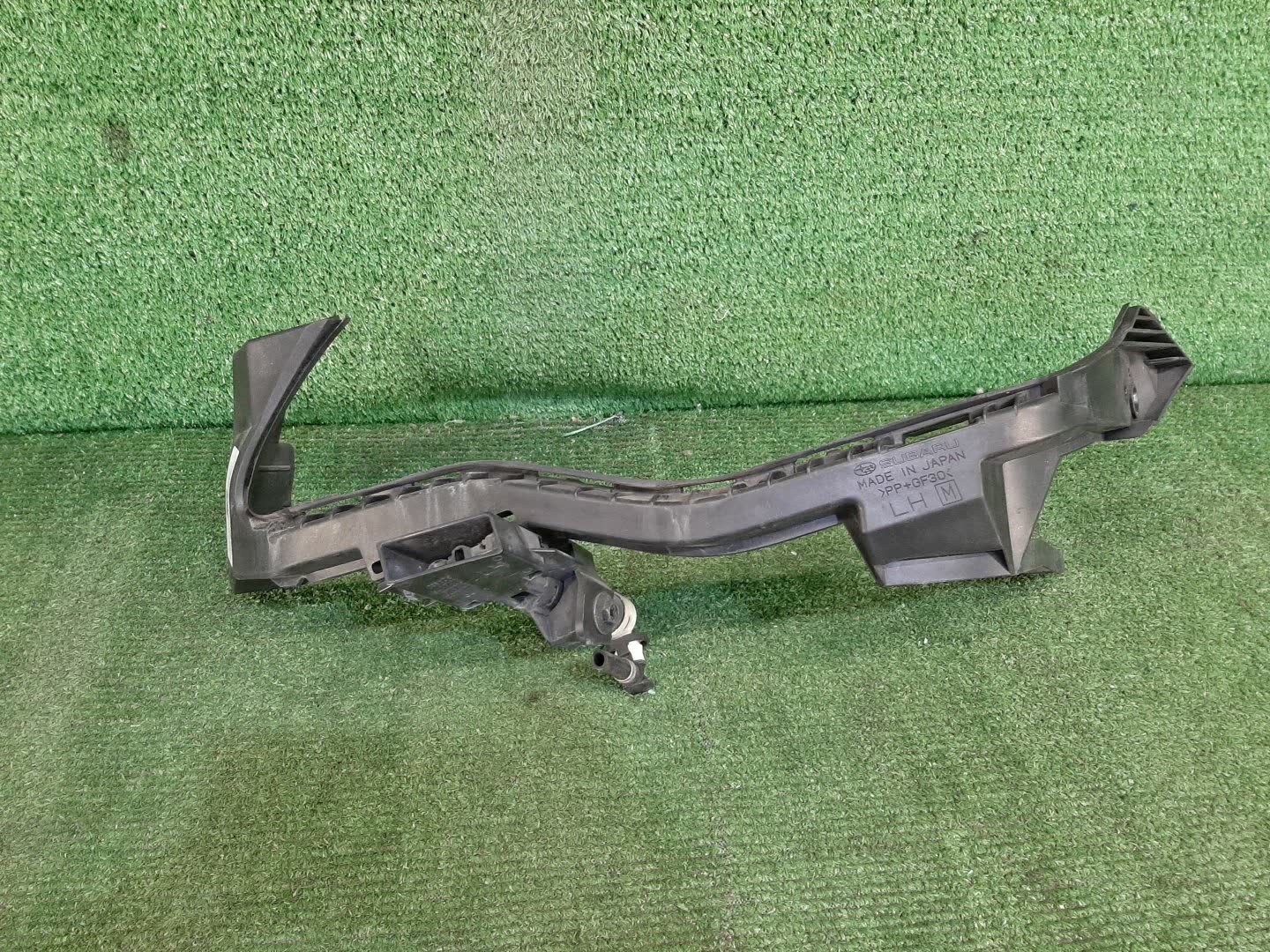 Планка под фары левая передняя SUBARU IMPREZA GP7 1 ракурс Планка под фары левая передняя SUBARU IMPREZA GP7 1 ракурс