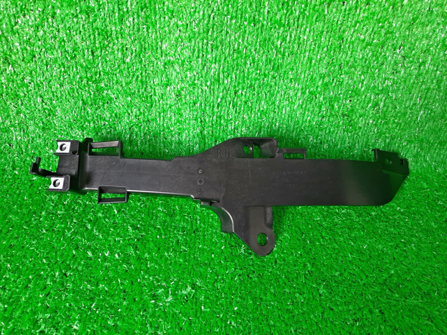 Крепление правое SUBARU XV GT7 57707FL080 1 ракурс