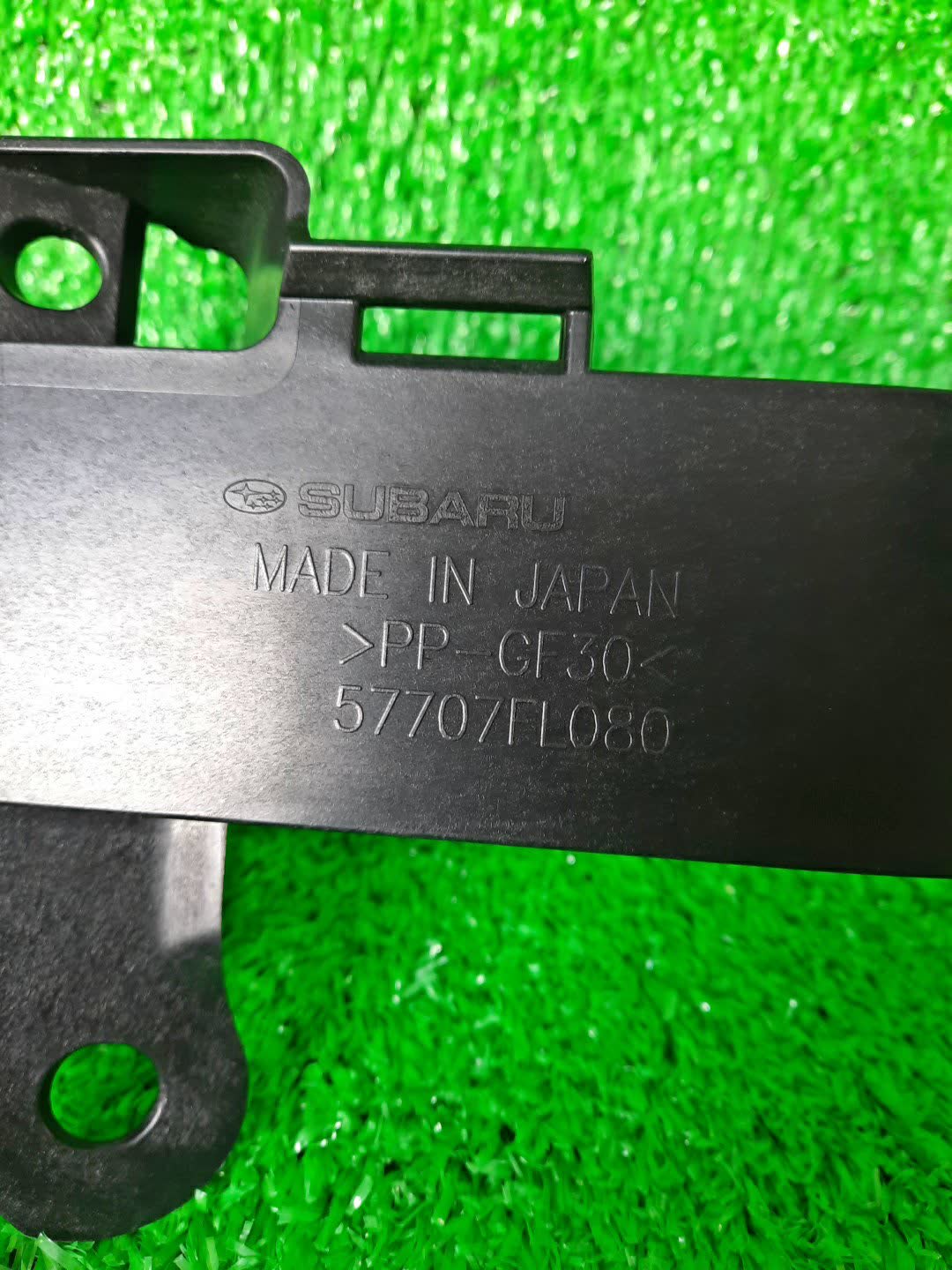 Крепление правое SUBARU XV GT7 57707FL080 3 ракурс