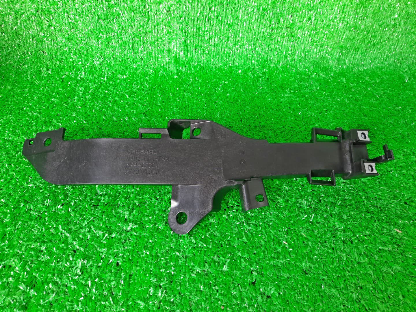 Крепление левое SUBARU XV GT7 57707FL090 1 ракурс
