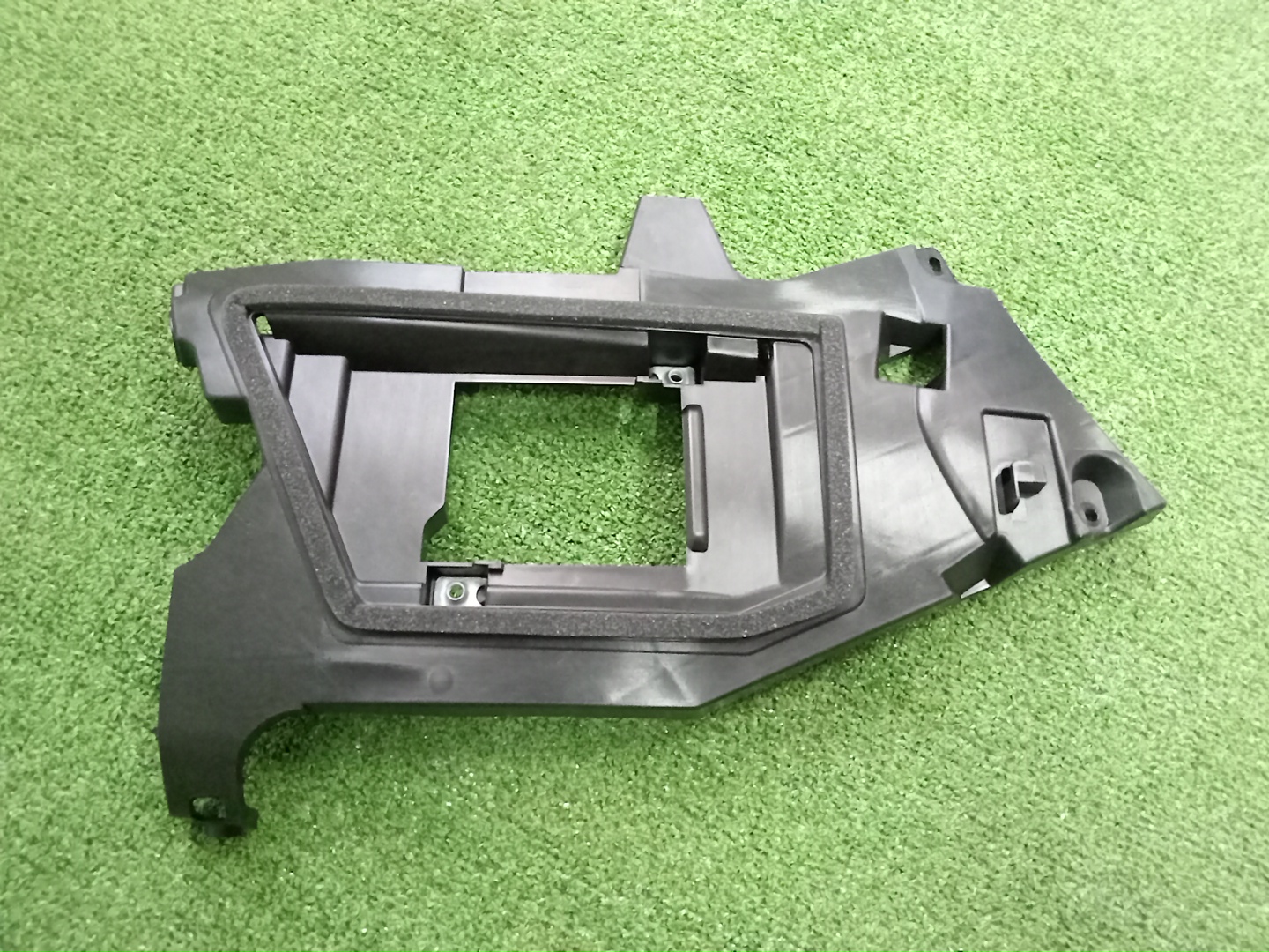 Крепление правое переднее SUBARU OUTBACK BT5 57707AN120 1 ракурс