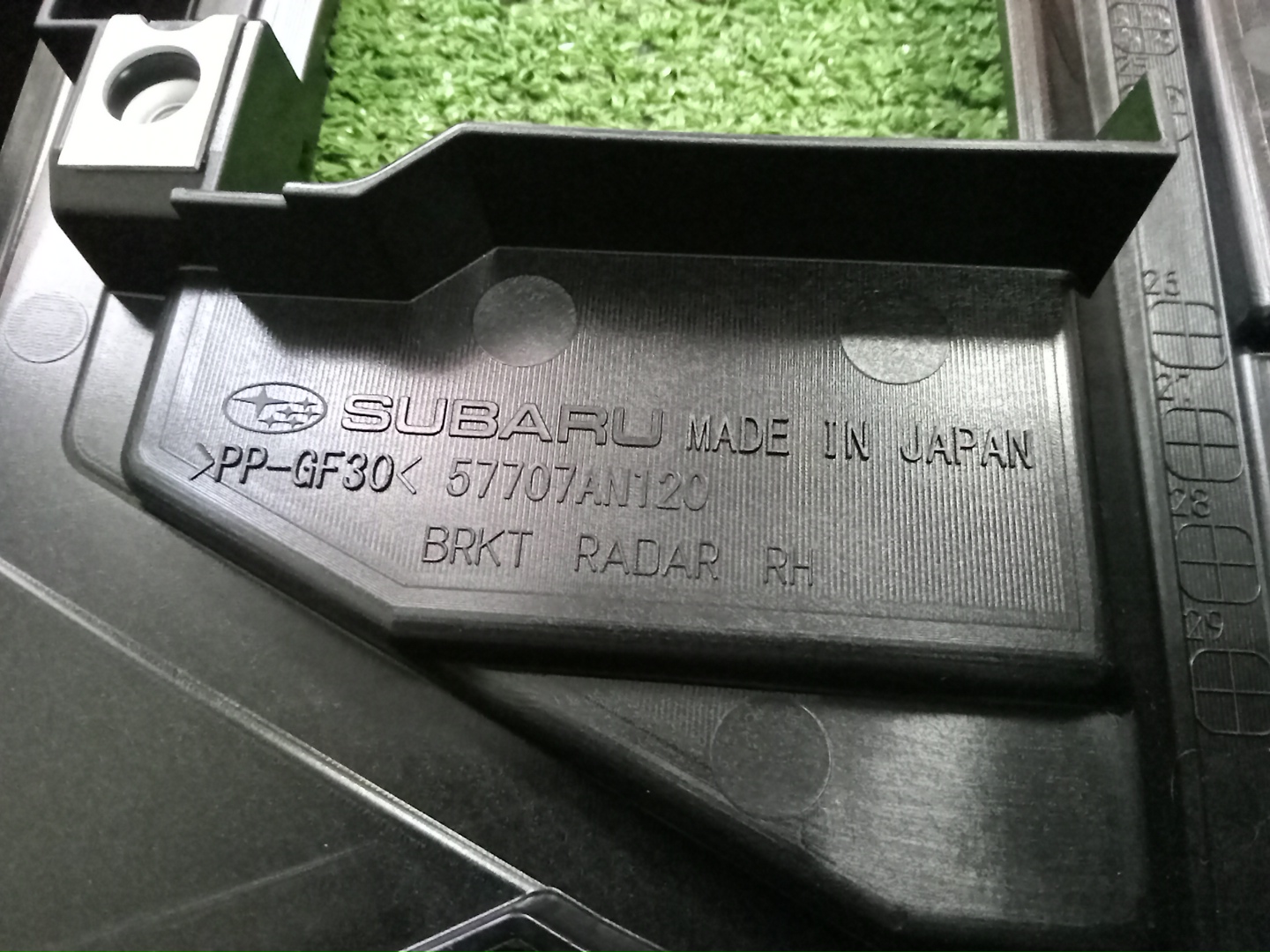 Крепление правое переднее SUBARU OUTBACK BT5 57707AN120 3 ракурс