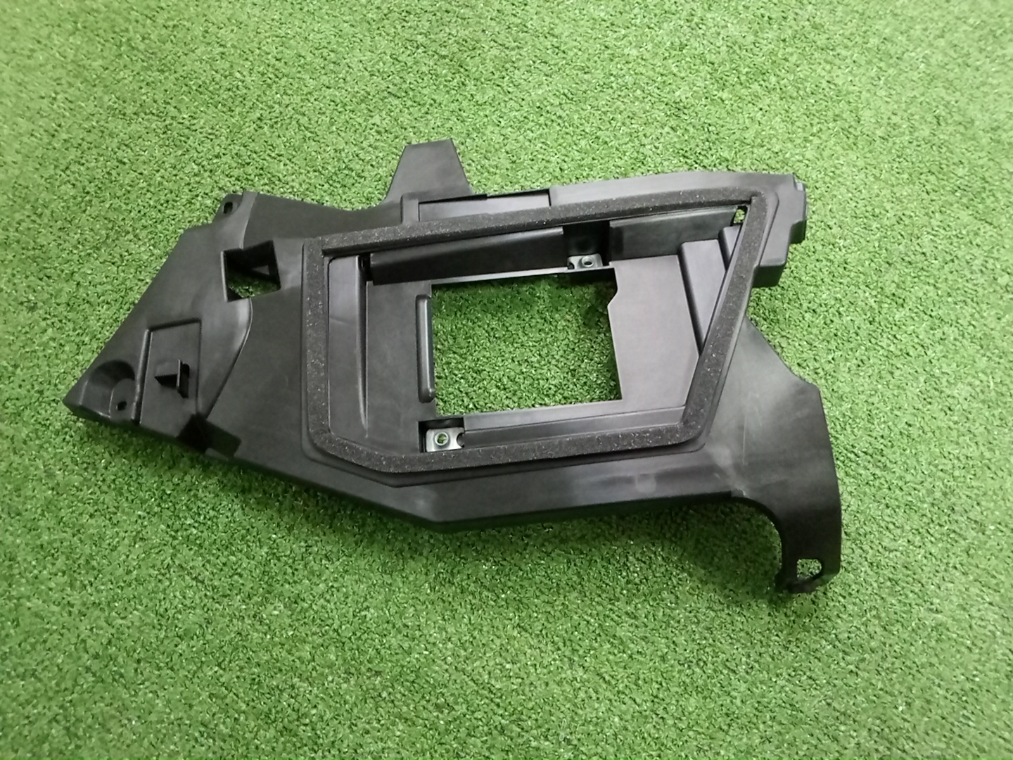 Крепление левое переднее SUBARU OUTBACK BT5 57707AN130 1 ракурс
