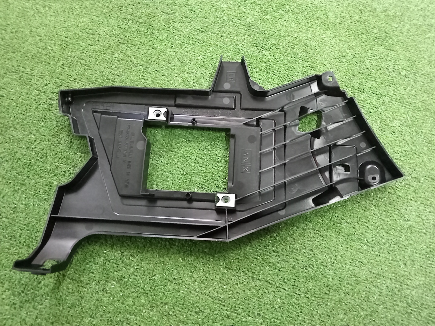 Крепление левое переднее SUBARU OUTBACK BT5 57707AN130 2 ракурс