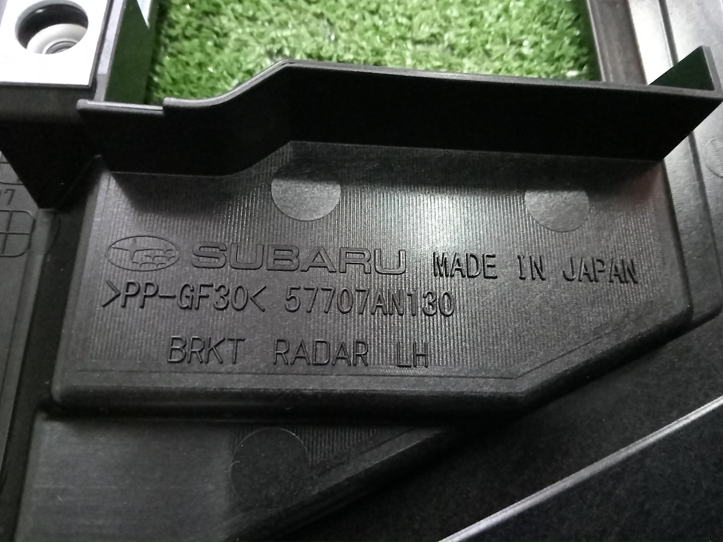 Крепление левое переднее SUBARU OUTBACK BT5 57707AN130 3 ракурс