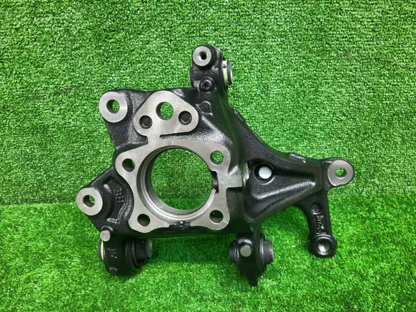Цапфа правая задняя TOYOTA HARRIER AXUH85 42304-42070 1 ракурс