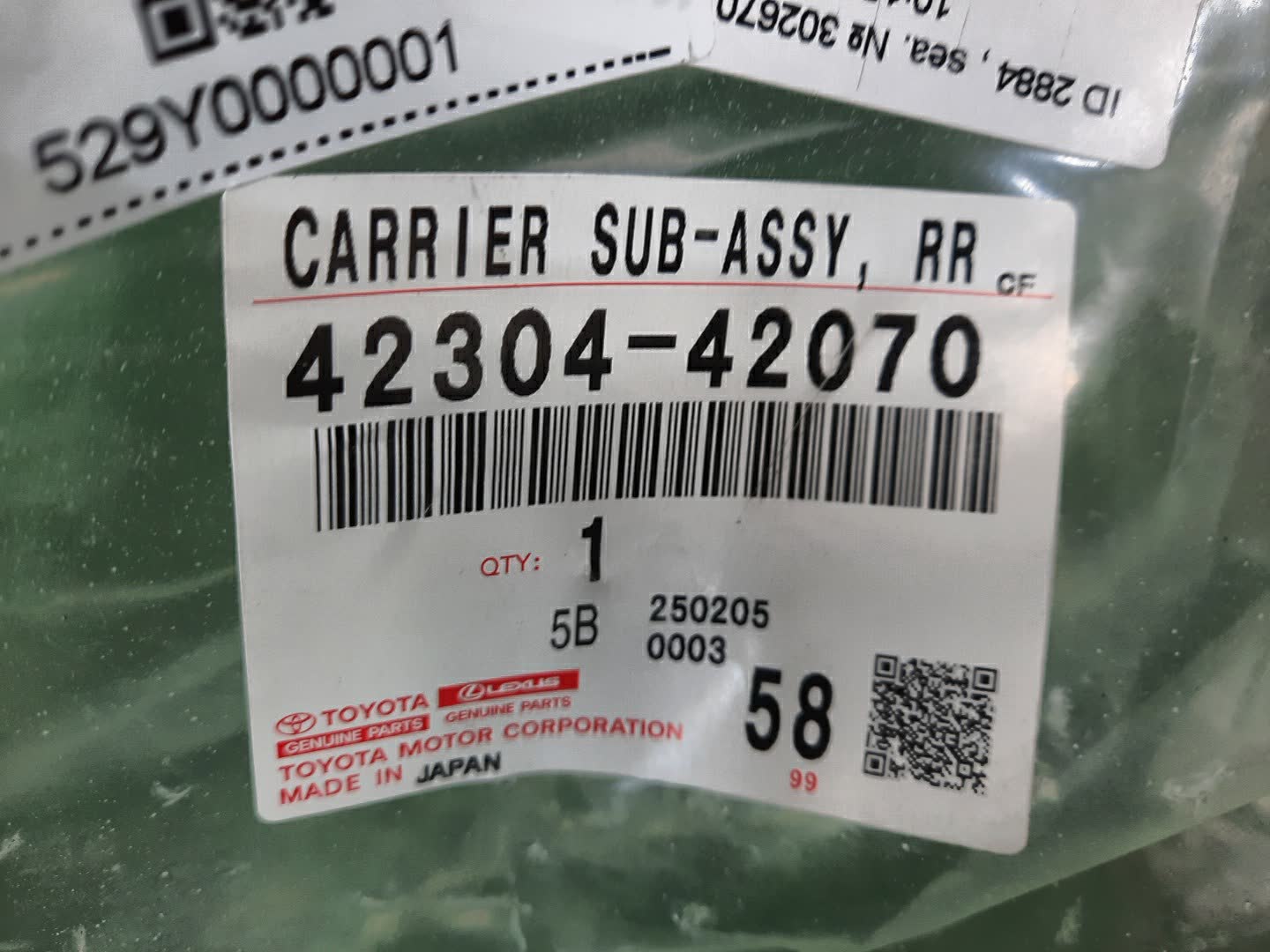 Цапфа правая задняя TOYOTA HARRIER AXUH85 42304-42070 3 ракурс