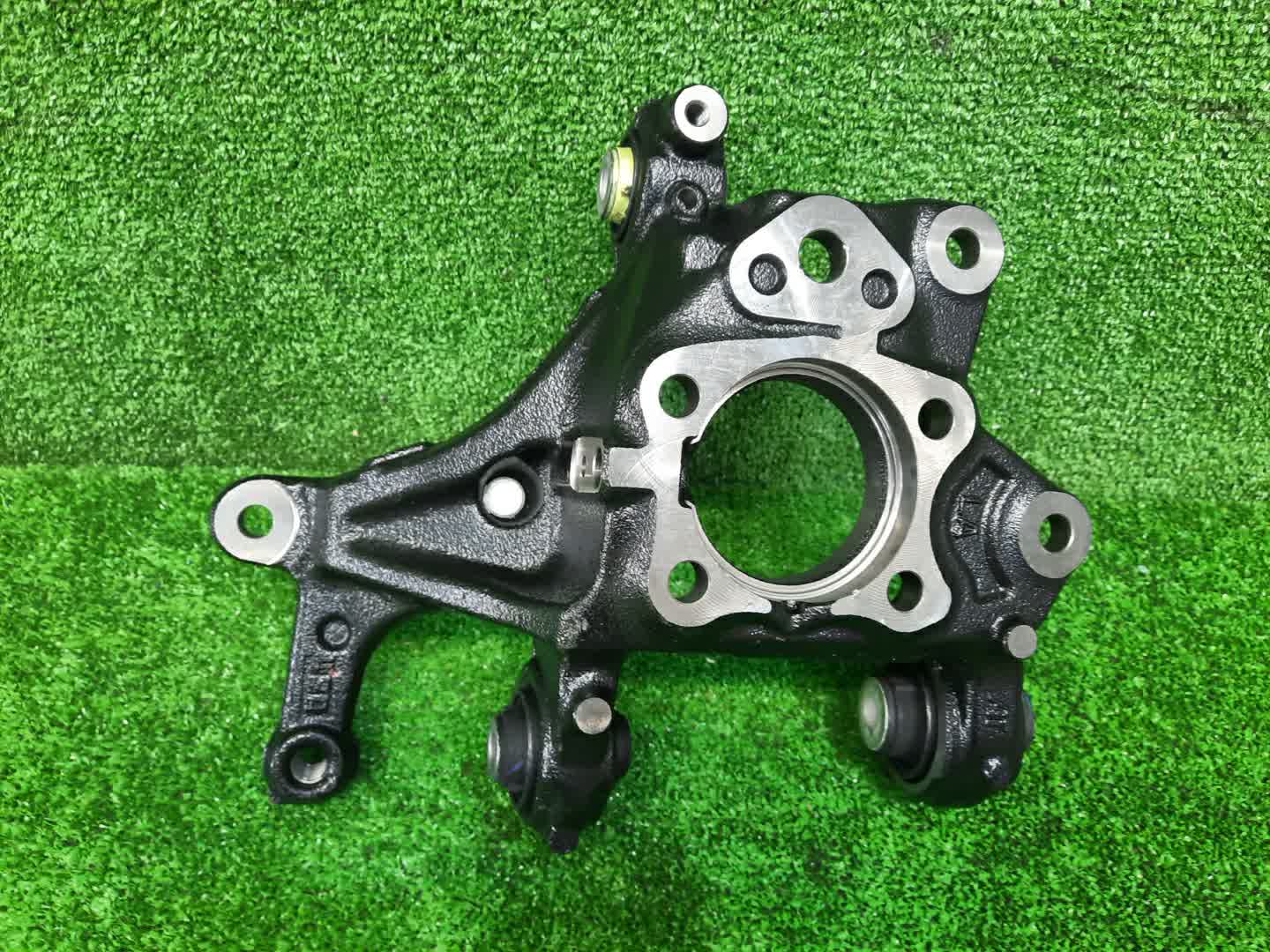 Цапфа левая задняя TOYOTA HARRIER AXUH85 42305-42070 1 ракурс