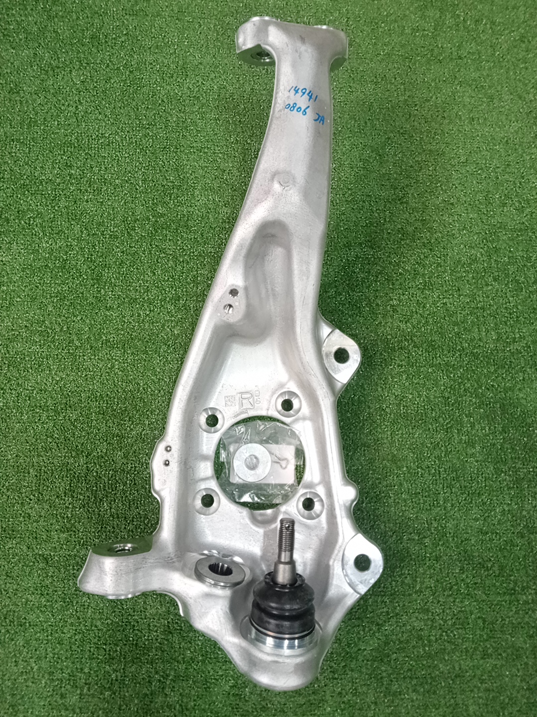 Цапфа правая передняя TOYOTA CROWN ARS220 43201-39015 1 ракурс