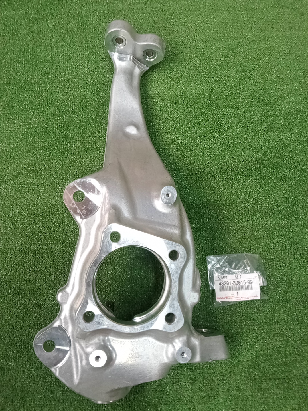 Цапфа правая передняя TOYOTA CROWN ARS220 43201-39015 2 ракурс