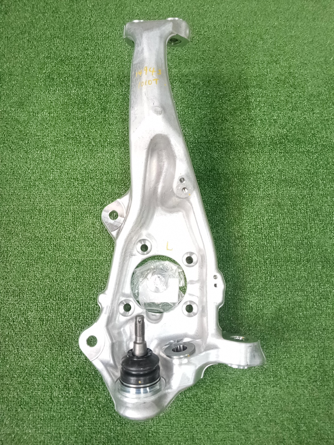 Цапфа левая передняя TOYOTA CROWN ARS220 43202-39015 1 ракурс