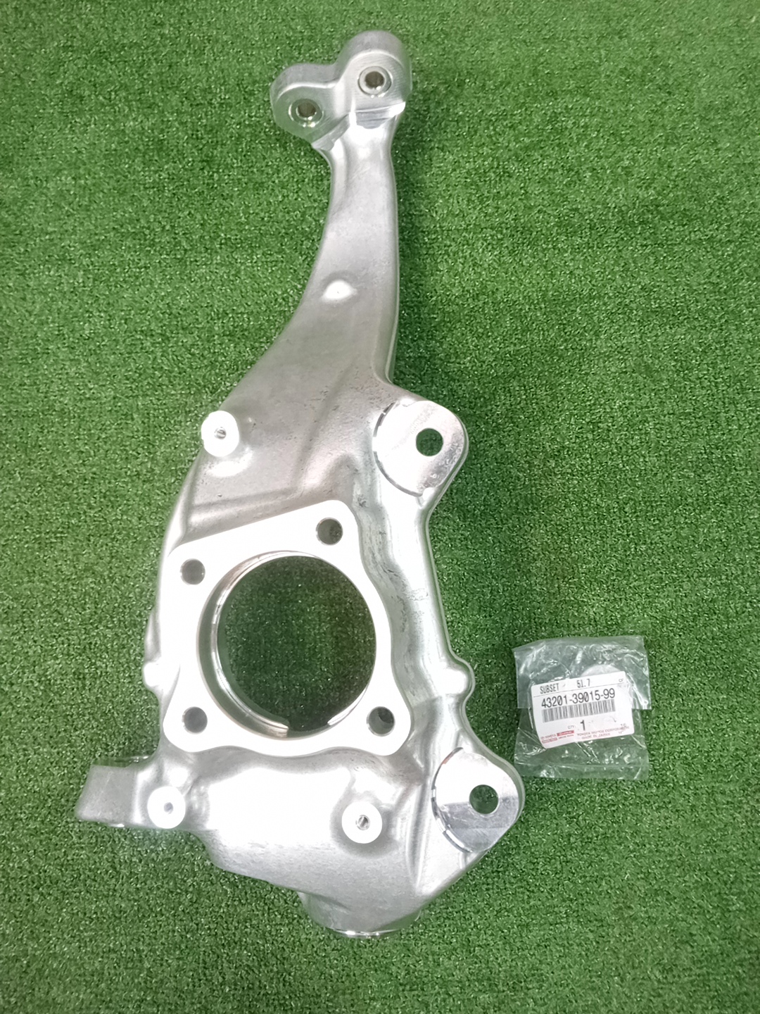 Цапфа левая передняя TOYOTA CROWN ARS220 43202-39015 2 ракурс