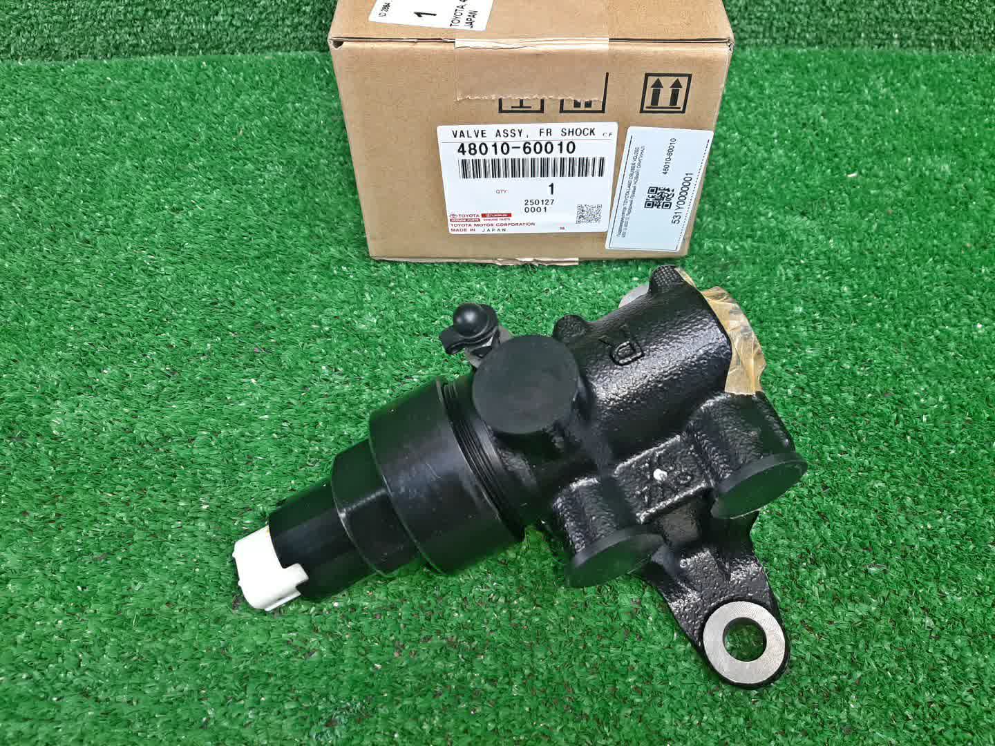 Гидроаккумулятор правый передний TOYOTA LAND CRUISER VDJ200 48010-60010 1 ракурс