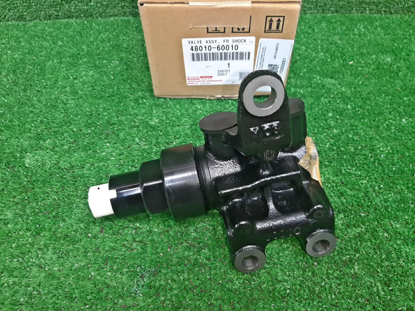 Гидроаккумулятор правый передний TOYOTA LAND CRUISER VDJ200 48010-60010 2 ракурс