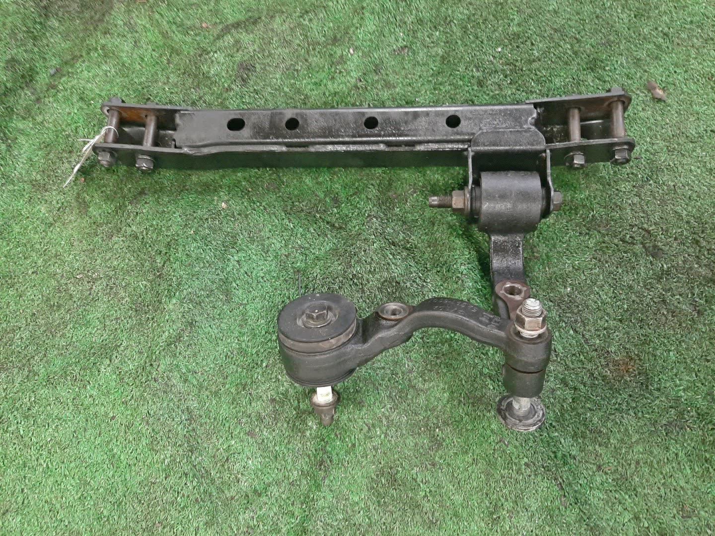 Крепление редуктора переднее TOYOTA LAND CRUISER UZJ100 2UZ-FE 1 ракурс