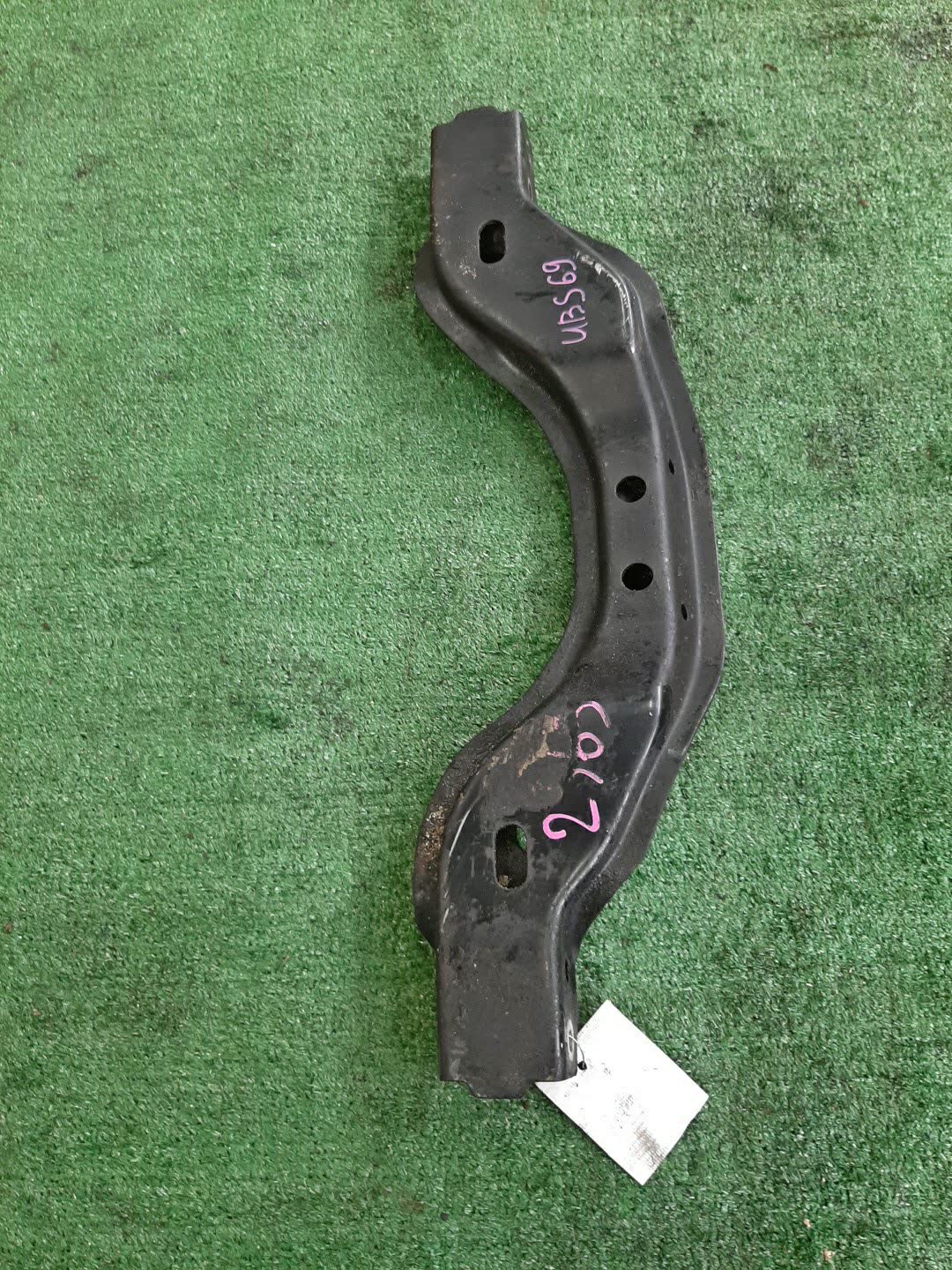 Крепление редуктора переднее ISUZU BIGHORN UBS69GW 4JG2-T 1 ракурс