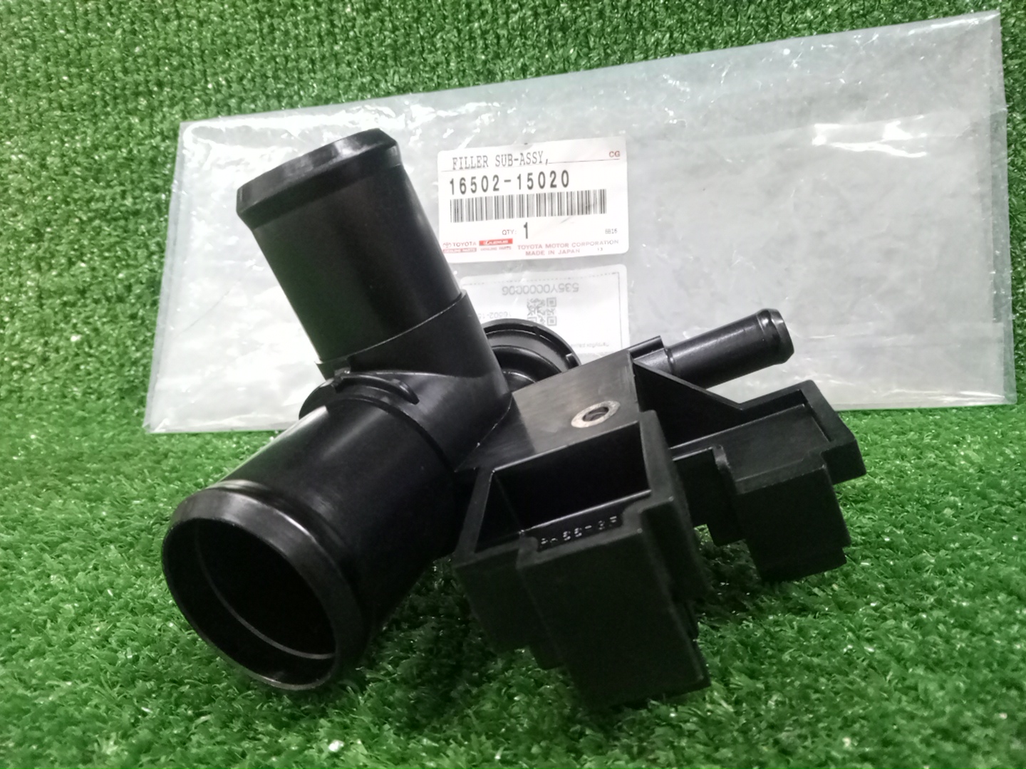 Патрубок радиатора TOYOTA YARIS KSP210 16502-15020 3 ракурс