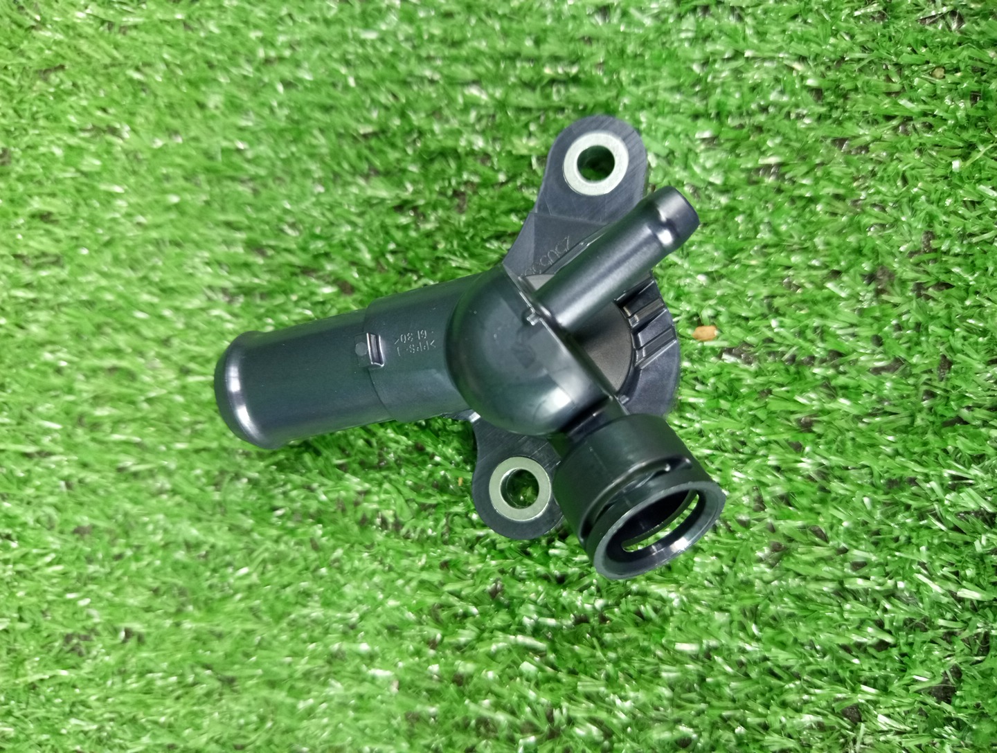 Патрубок радиатора TOYOTA AQUA MXPK10 M15A-FXE 16305-15020 1 ракурс