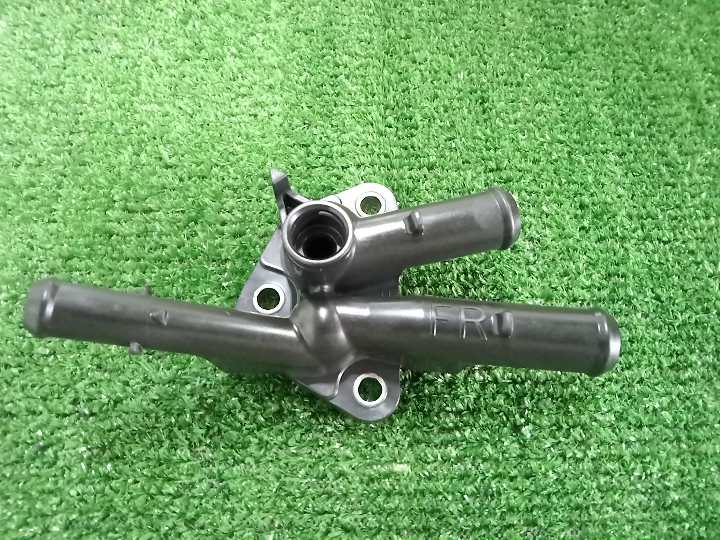 Патрубок радиатора TOYOTA HARRIER AXUH80 16305-25040 1 ракурс