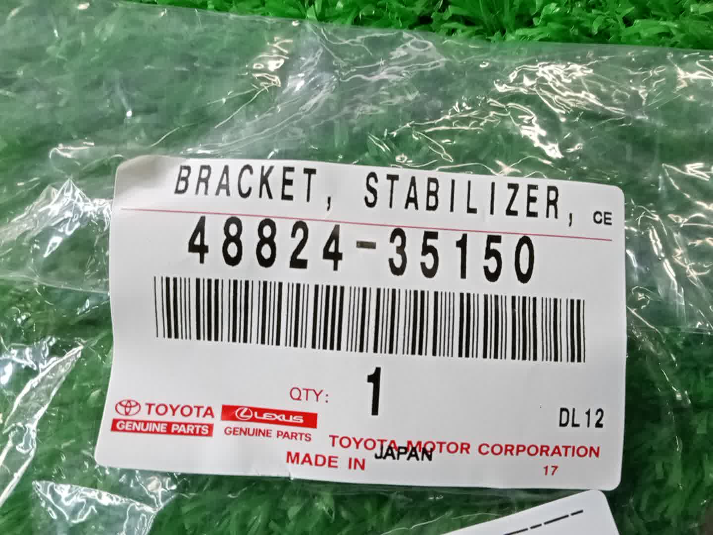 Крепление стабилизатора переднее TOYOTA LAND CRUISER PRADO KZJ95W 48824-35150 1 ракурс