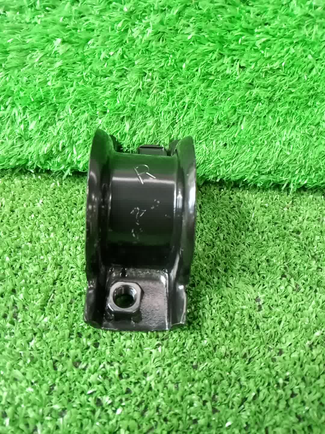 Крепление стабилизатора переднее TOYOTA LAND CRUISER PRADO KZJ95W 48824-35150 3 ракурс
