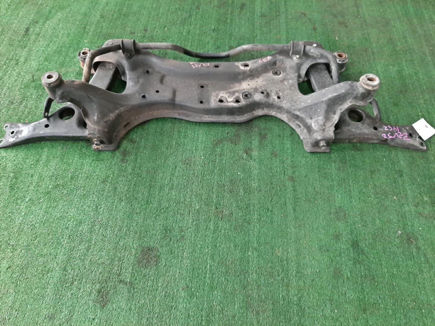 Балка под двс передняя TOYOTA VISTA ARDEO ZZV50G 1ZZ-FE 1952 2 ракурс
