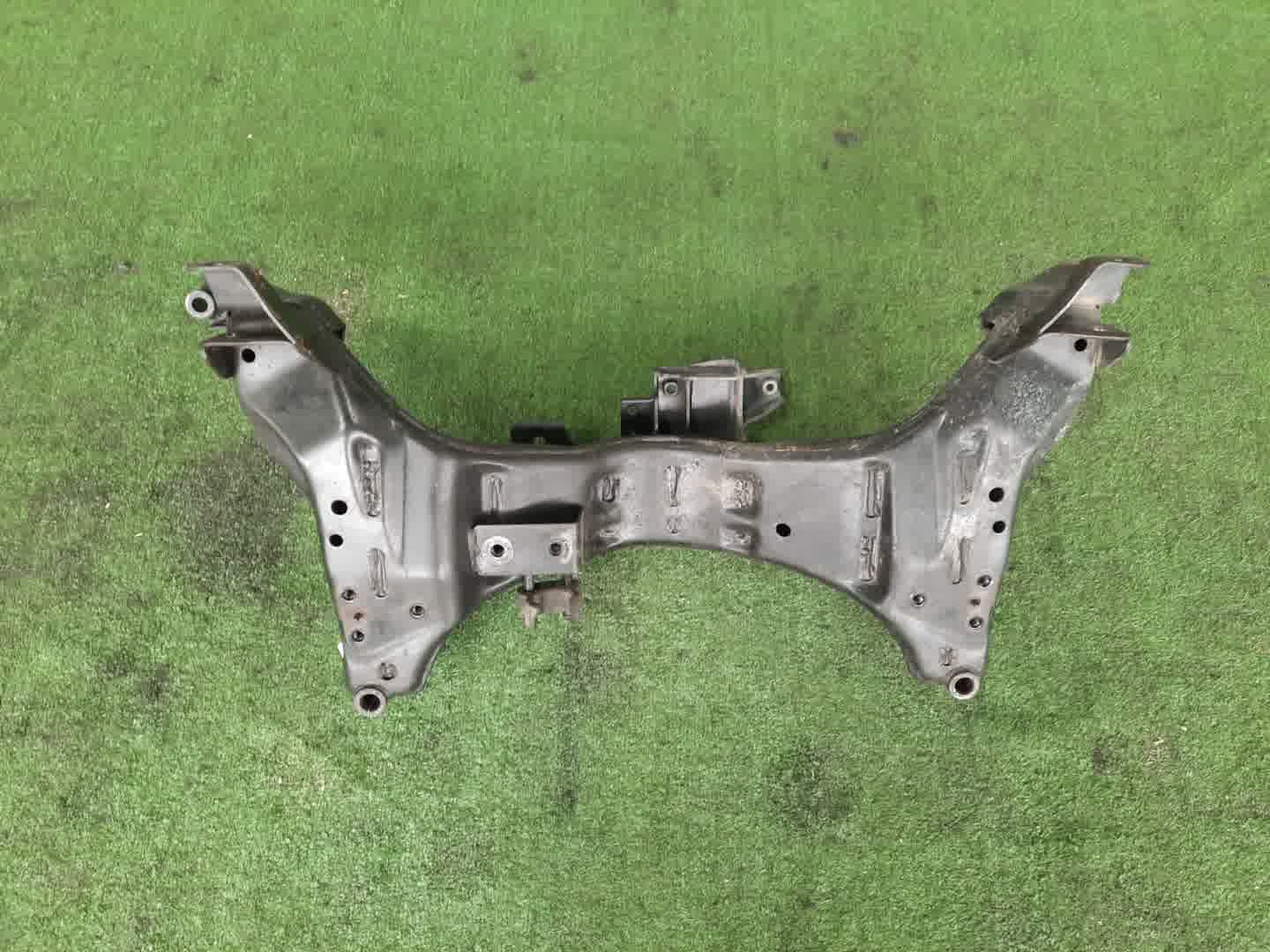 Балка под двс передняя NISSAN AD VHNY11 QG18DE 2562 3 ракурс