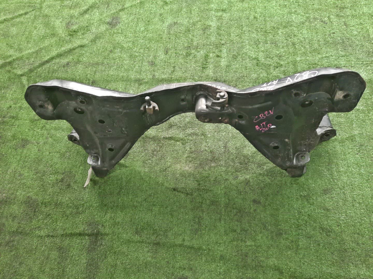 Балка под двс передняя MITSUBISHI LIBERO CB2V 4G15 2688 3 ракурс