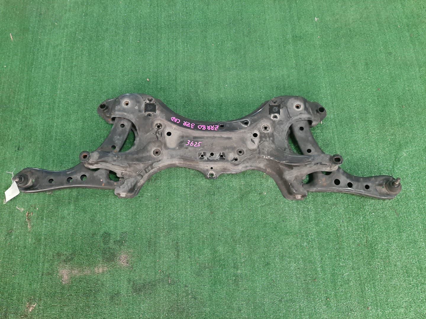 Балка под двс передняя TOYOTA VOXY ZRR80G 3ZR-FE 3625 1 ракурс