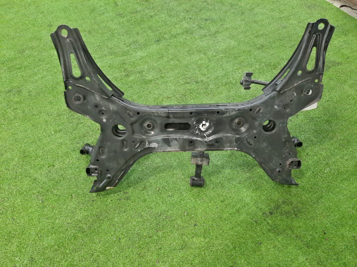 Балка под двс передняя SUZUKI WAGON R MH85S R06D 4048 2 ракурс