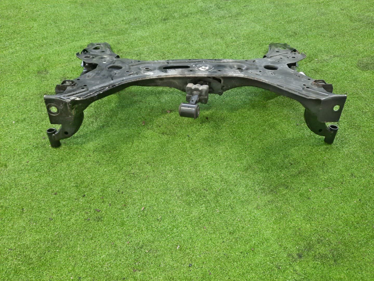 Балка под двс передняя SUZUKI WAGON R MH85S R06D 4048 3 ракурс