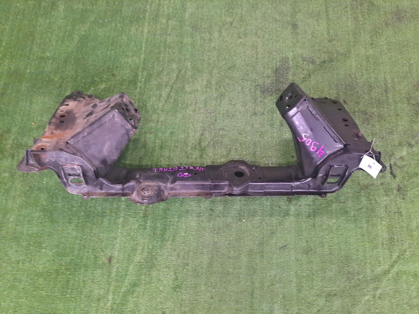 Балка под двс передняя TOYOTA HIACE TRH219 2TR-FE 4905 1 ракурс Балка под двс передняя TOYOTA HIACE TRH219 2TR-FE 4905 1 ракурс