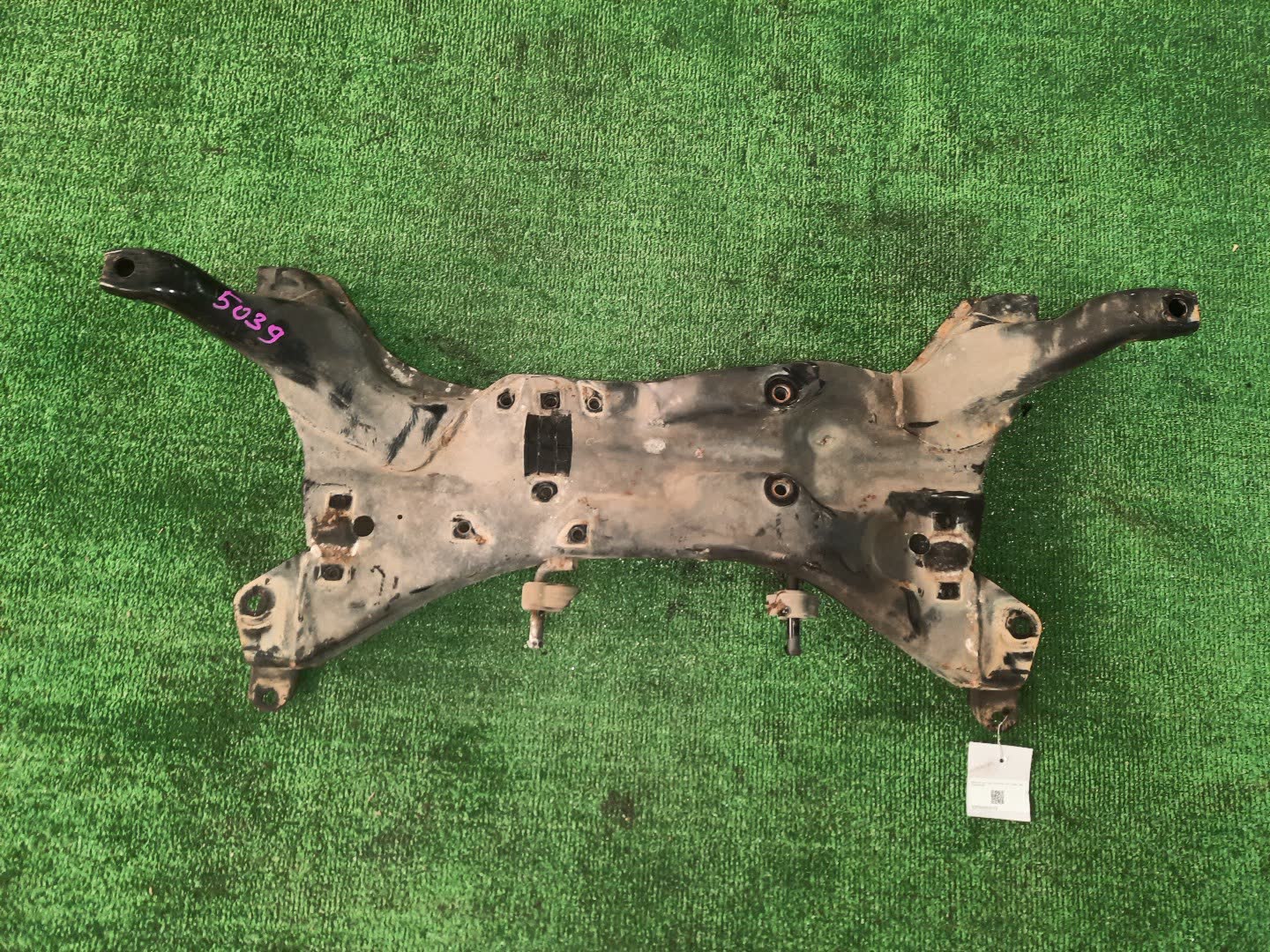 Балка под двс передняя MITSUBISHI DION CR9W 4G63 5039 1 ракурс Балка под двс передняя MITSUBISHI DION CR9W 4G63 5039 1 ракурс