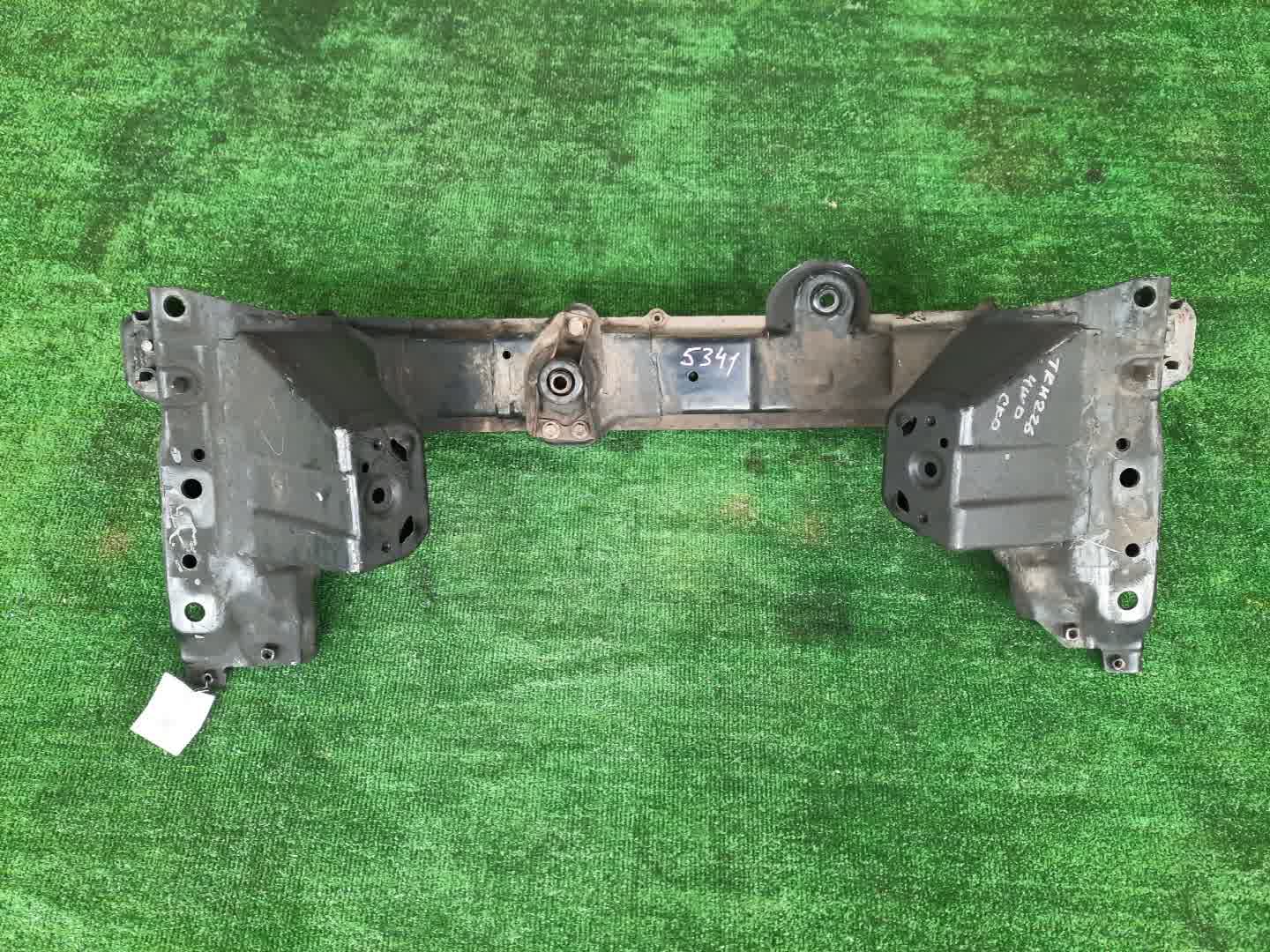 Балка под двс передняя TOYOTA HIACE TRH226 5341 1 ракурс Балка под двс передняя TOYOTA HIACE TRH226 5341 1 ракурс