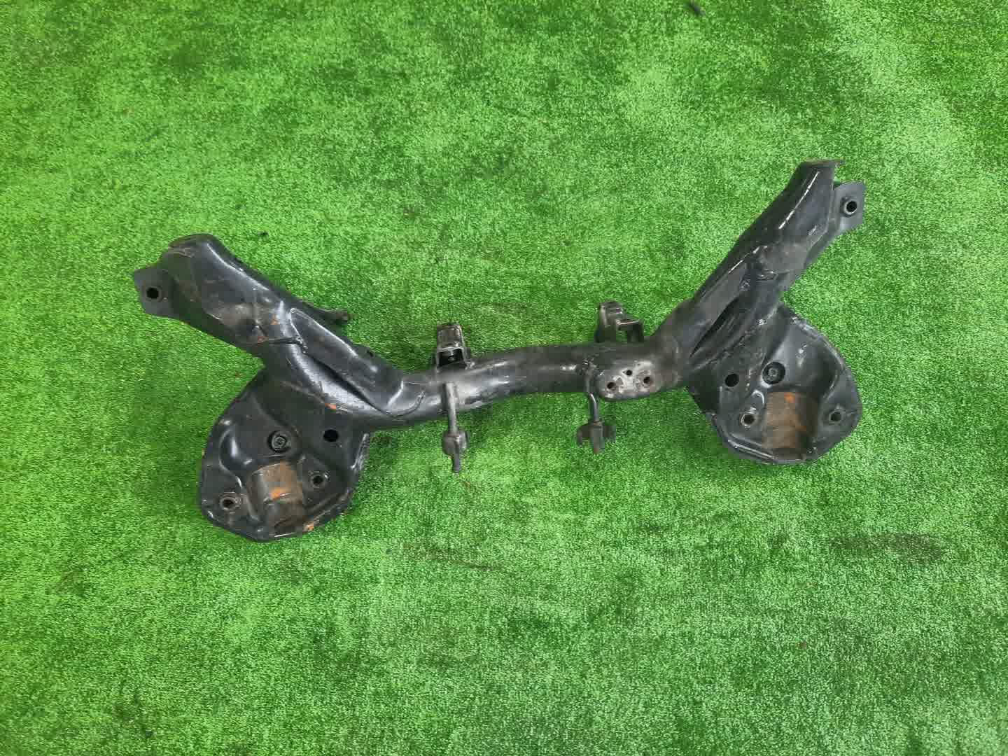 Балка под двс передняя MITSUBISHI LANCER CK1A 4G13 5711 2 ракурс