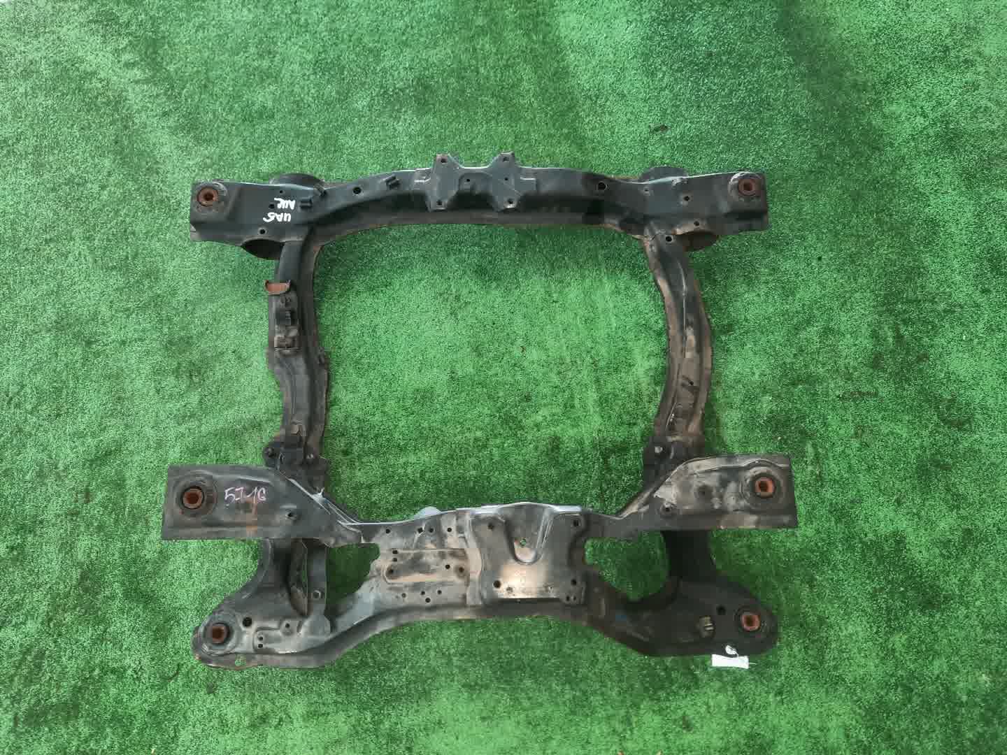 Балка под двс передняя HONDA INSPIRE UA5 J32A 5716 1 ракурс Балка под двс передняя HONDA INSPIRE UA5 J32A 5716 1 ракурс