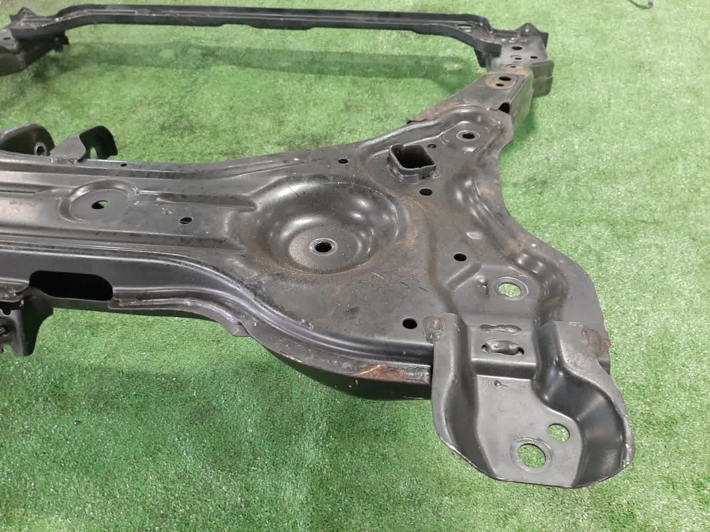 Балка под двс NISSAN NOTE E12 HR12DE 5894 4 ракурс