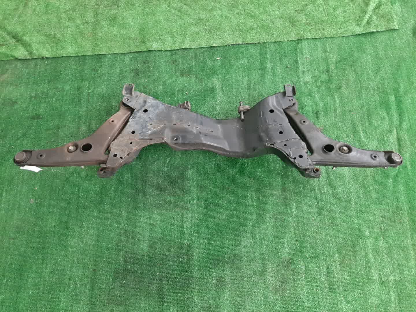 Балка под двс передняя MITSUBISHI DION CR9W 4G63 6075 2 ракурс